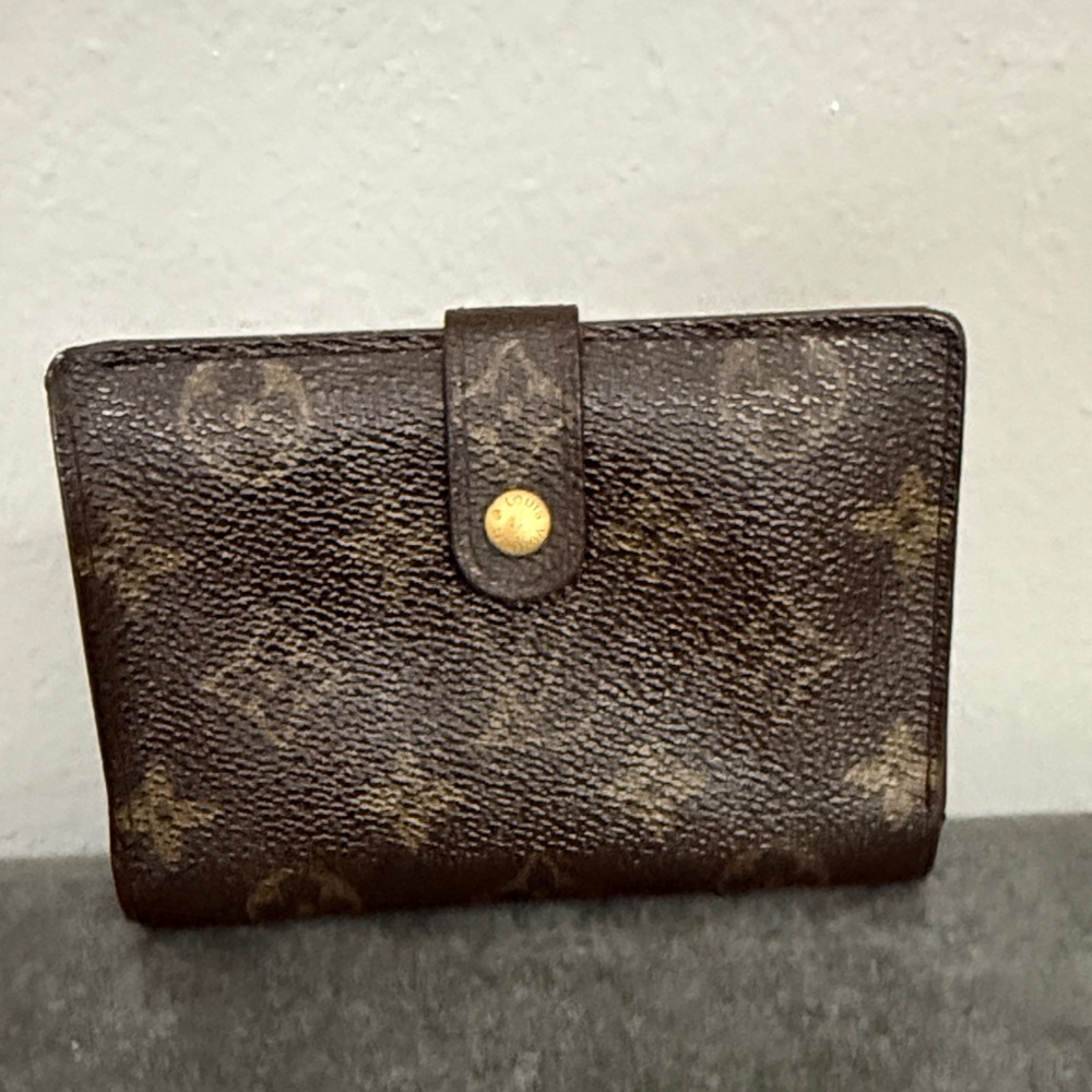 Louis Vuitton Brown Monogram Kiss lock Wallet